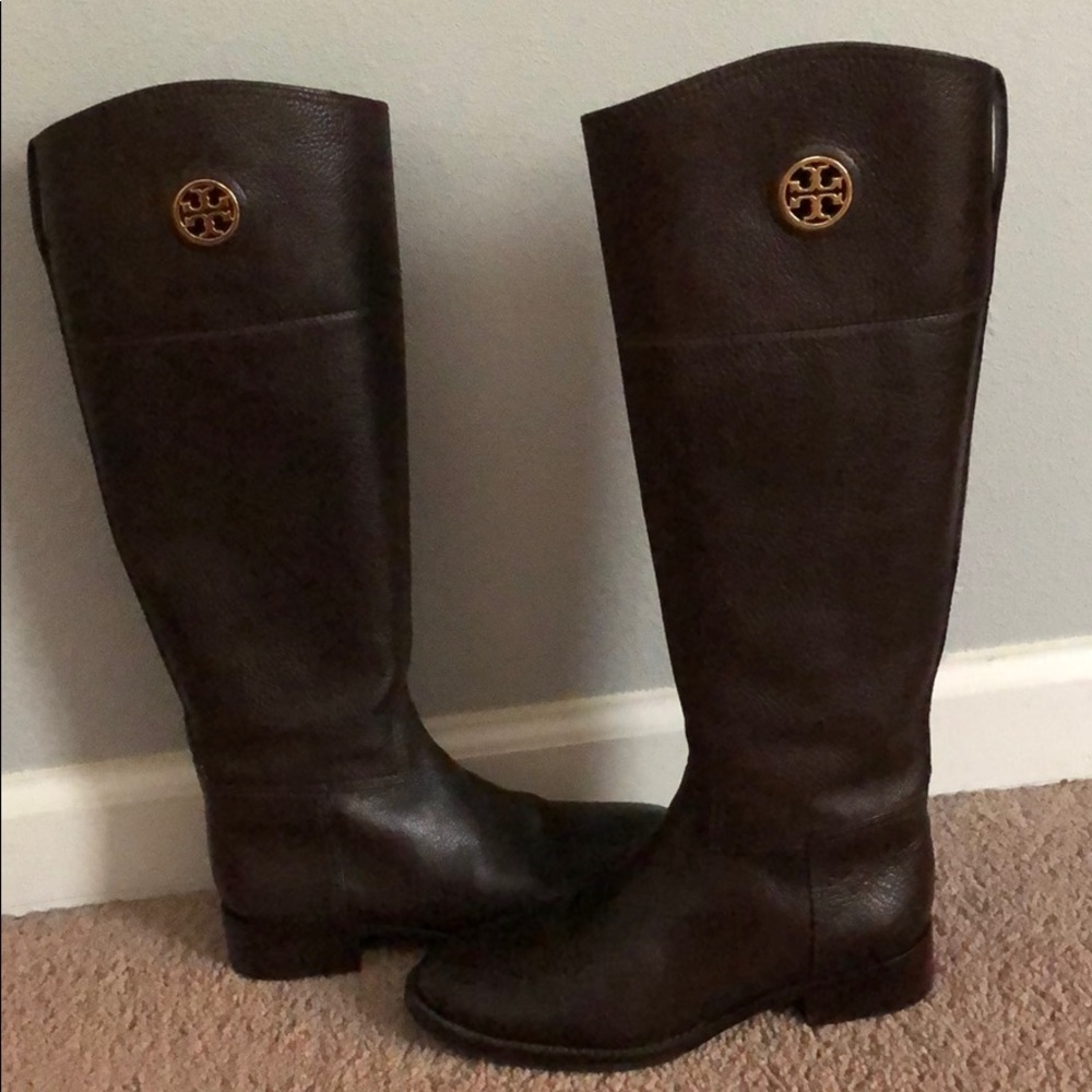 Tory Burch Junction riding boots in coconut
